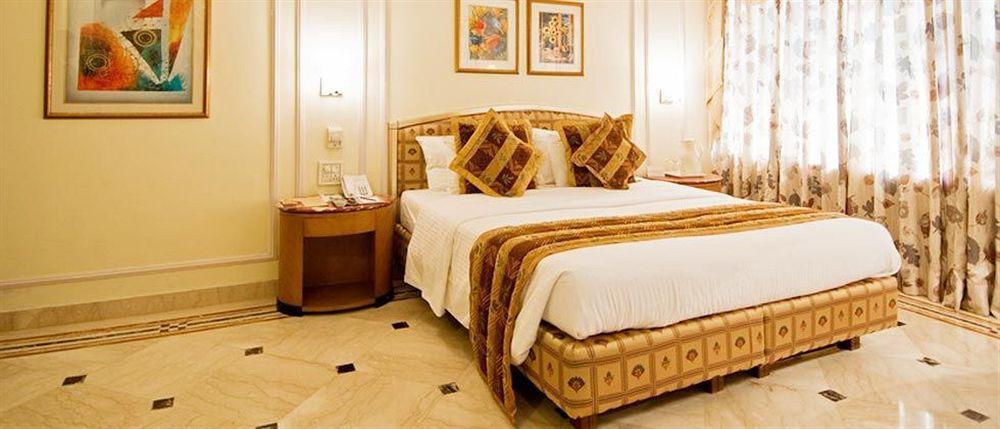 Hotel Residency Andheri Мумбаи Экстерьер фото